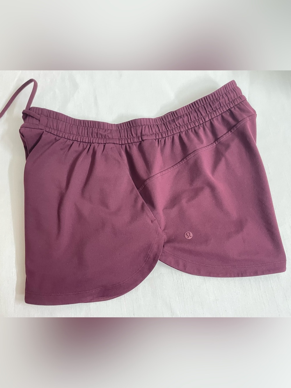 Lululemon Soft Jersey Mid-Rise Curved-Hem
Short 3" Women’s Size L (Garnet) - Picture 4 of 16